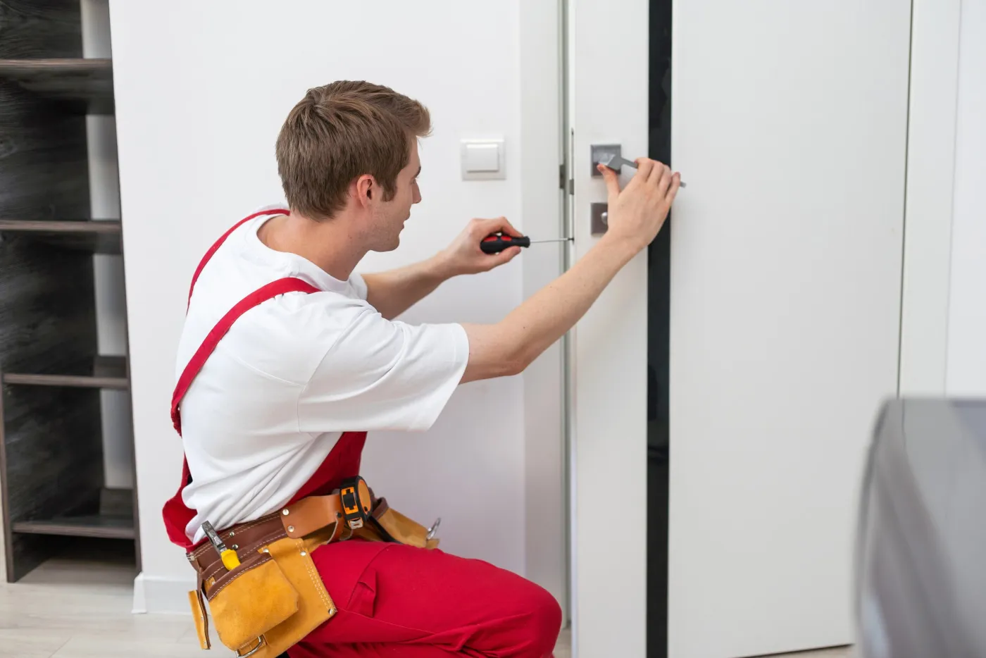 Pose d'une serrure sur une porte d'appartement en copropriété à Clichy